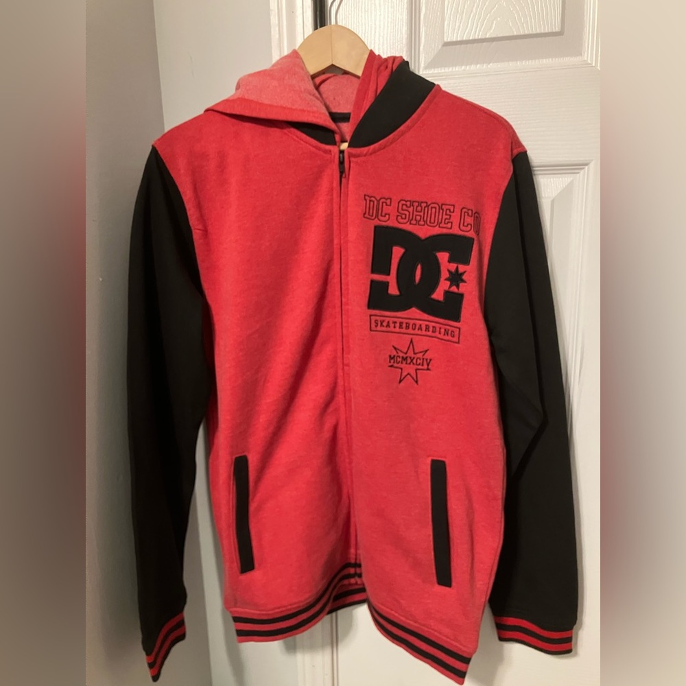 Vintage DC Shoe Co Skateboarding Red/Black Zip Up Hooded Sweatshirt Size S
